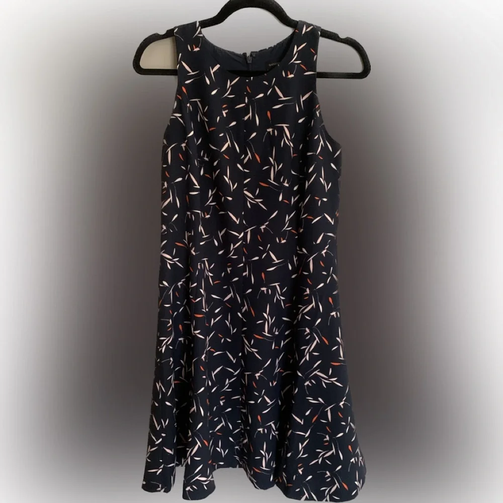 Banana Republic Dress Women’s 8 M Navy Blue Print Sleeveless Flowy NEW - Picture 3 of 5
